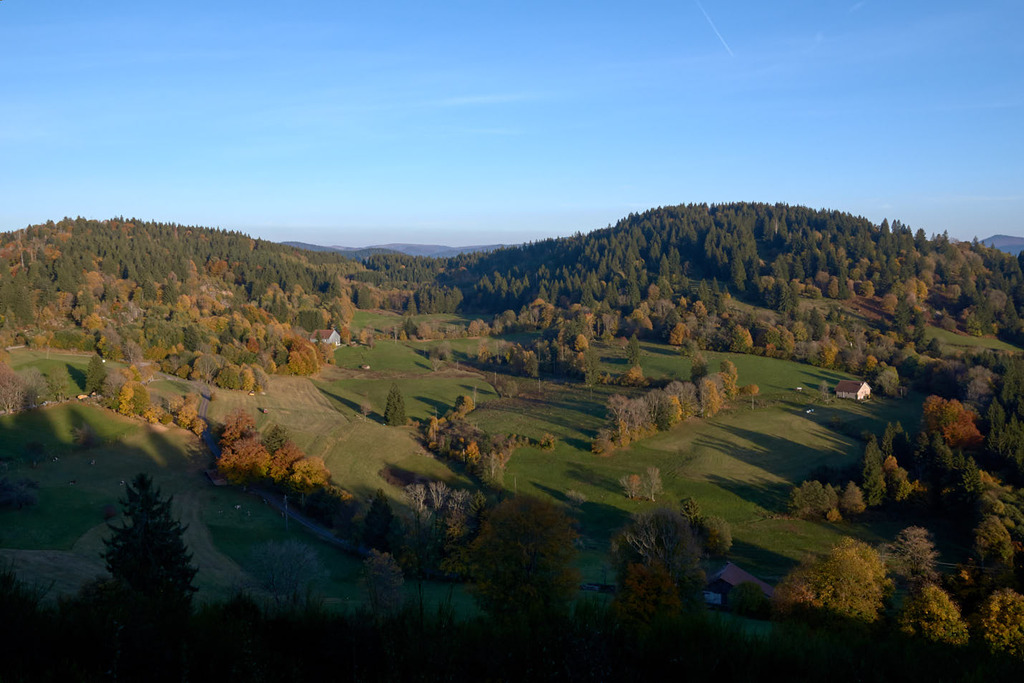 Vue surplombante sur le paysage de Lansau (col des Hayes)