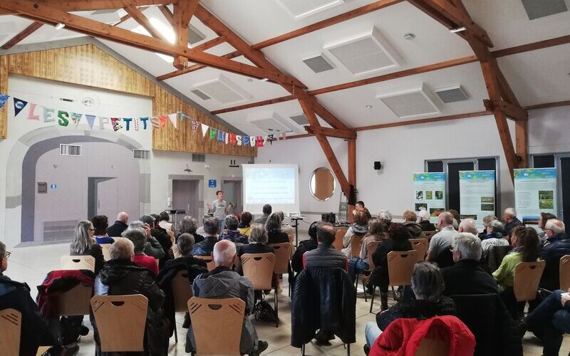 Photo de l'assemblée lors de la conférence sur la biodiversité à Jeuxey.